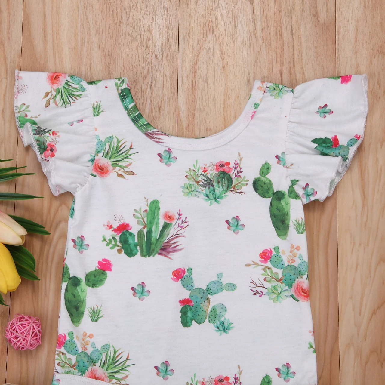 Милый комбинезон с рукавами-крылышками и рисунком кактуса для новорожденных