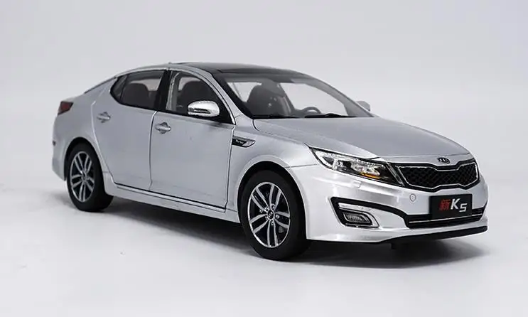 Серебристый Высокая имитация KIA K5, оригинальная усовершенствованная коллекция моделей 1: 18 игрушечных автомобилей из сплава, литая металлическая модель автомобиля - Цвет: Серебристый