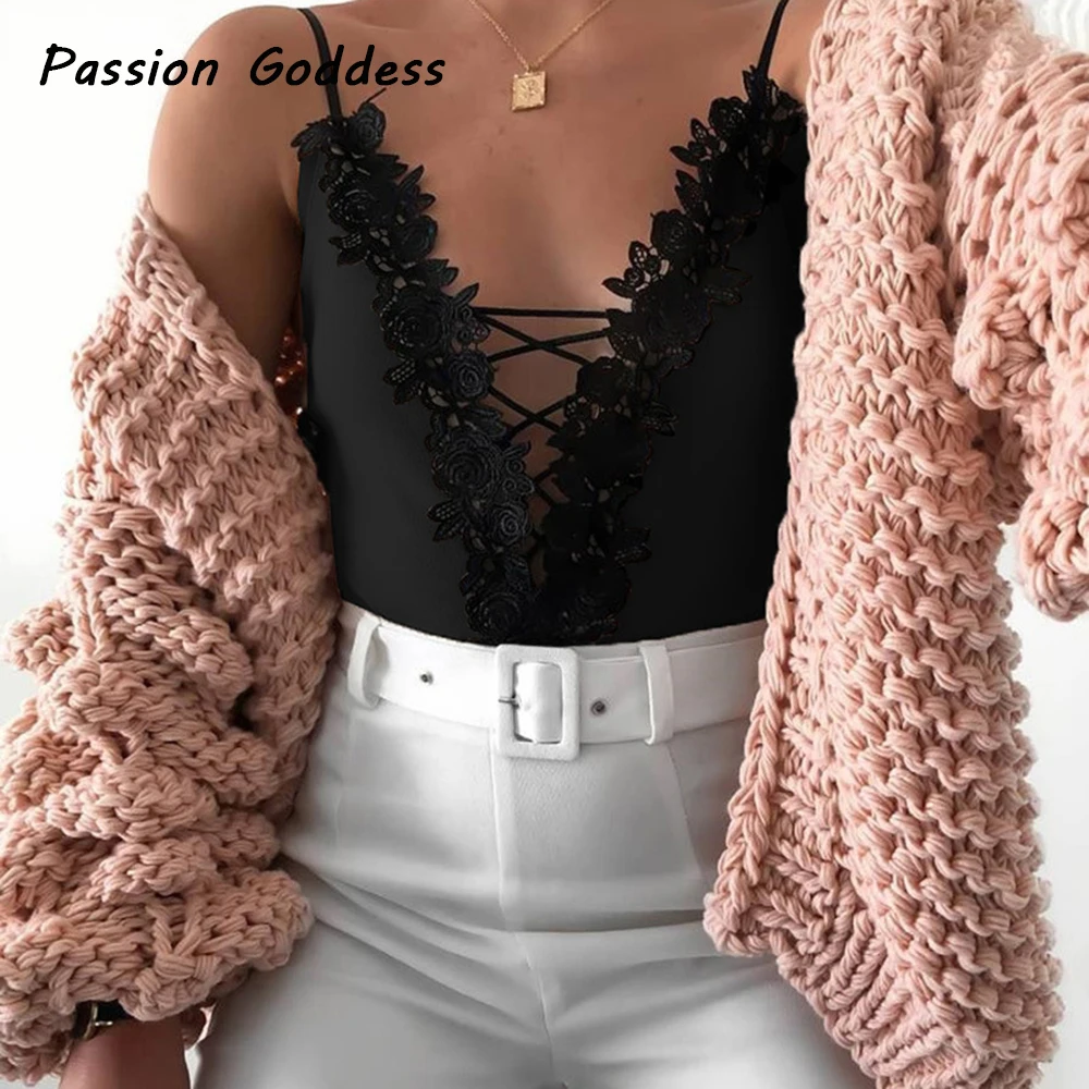 Женский облегающий боди на шнурках с цветочным узором и глубоким треугольным