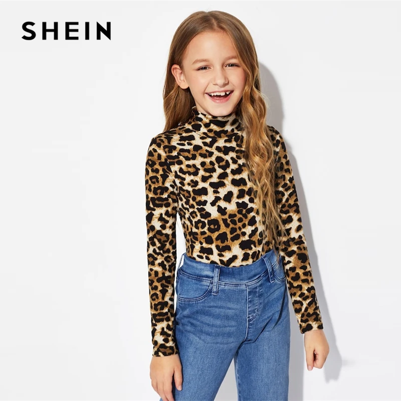 SHEIN/Детская Повседневная футболка с высоким воротником и леопардовым принтом для девочек; топы для девочек; коллекция года; сезон весна; модная детская футболка с длинными рукавами