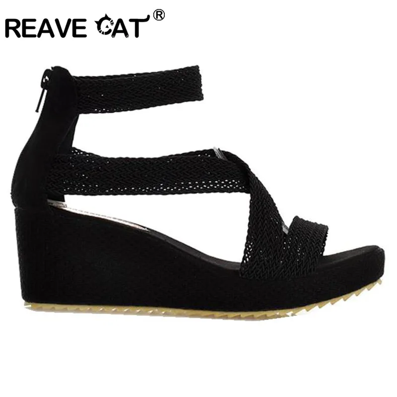 Женские босоножки на платформе REAVE CAT, летние сандалии больших размеров 34-43 на танкетке, повседневные черные и бежевые однотонные лодочки с открытым носком и застежкой-молнией, QL4395