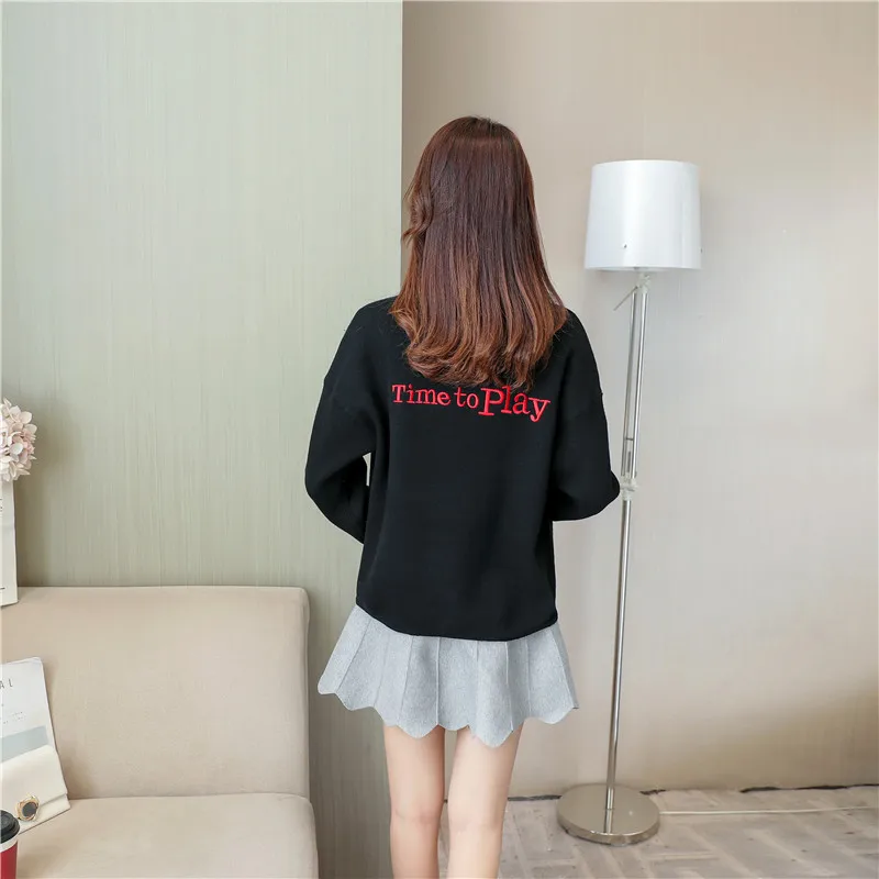 

6293 - New Monogram lace hem loose sweater 51