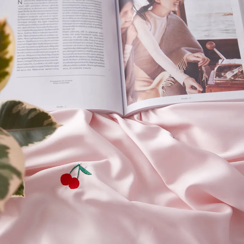 Роскошный набор постельного белья Ice Silk(искусственное волокно) Красный свадебное постельное белье Домашний текстиль 4 шт. набор постельного белья пододеяльник для двуспальной кровати King Размеры мягком переплете, Комплект постельного белья