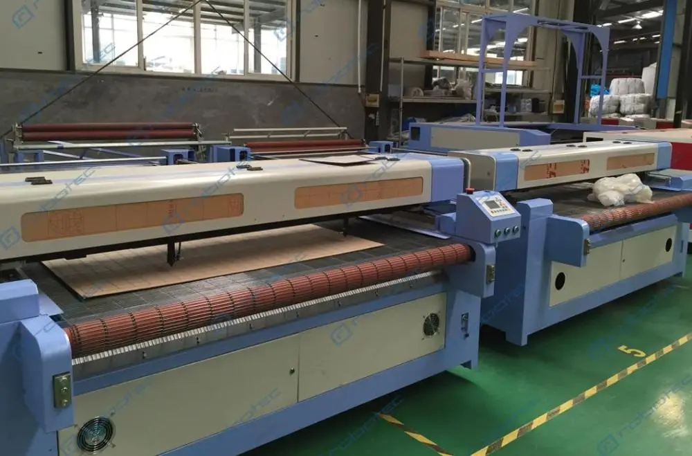 Популярный товар! Дешевая автоматическая машина co2 для лазерной резки с ЧПУ ткани