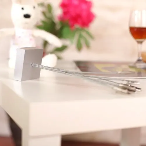 

SOSW-Photo / Memo / Card Holder has 8 Pliers Wire Metallic Crocodiles Clips in Base Resin