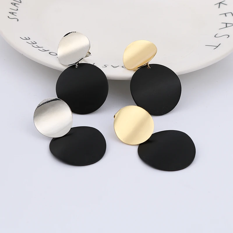

2019 Fashion Non Pierced Clip On Earrings Gold Black Metal Round Disc Statement Ear Clips for Women Party Gift