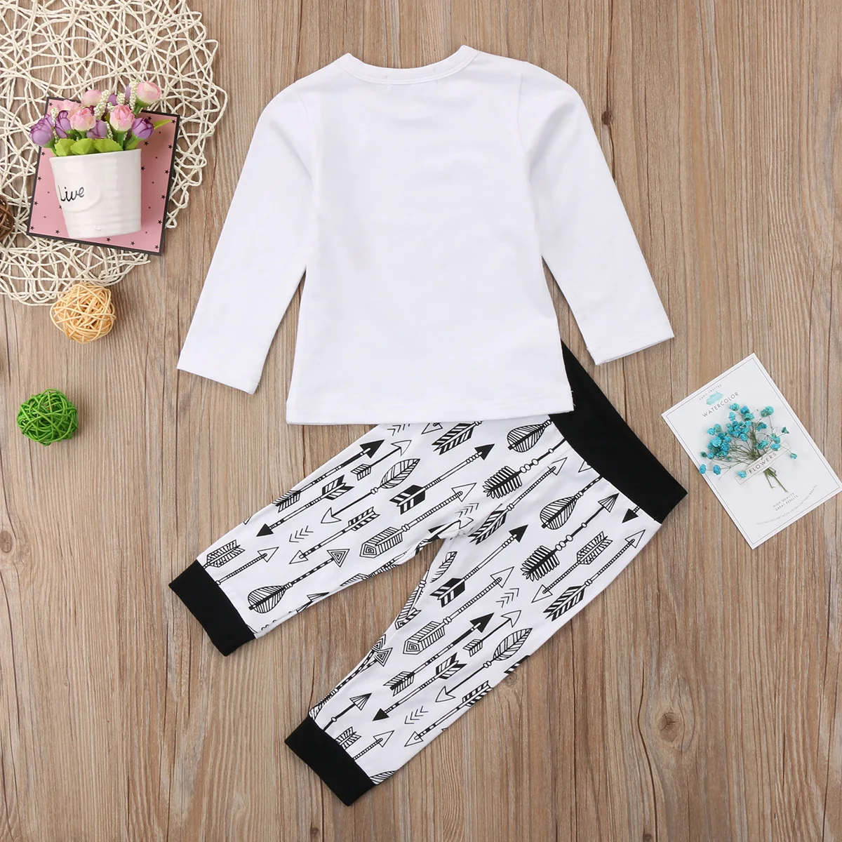 Весенняя футболка с длинным рукавом и сердечками для маленьких мальчиков