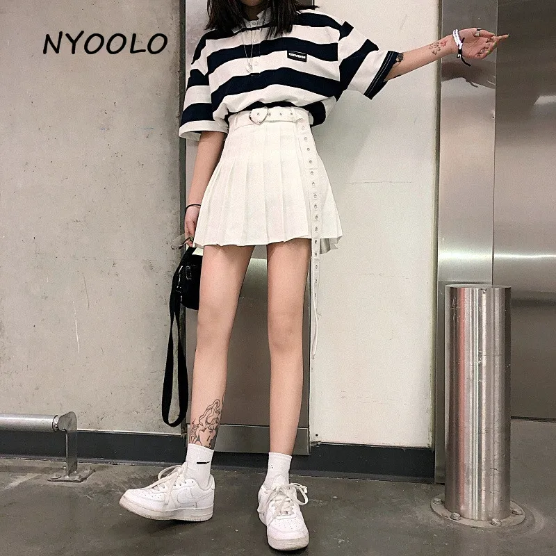 NYOOLO Harajuku Стильная однотонная юбка с высокой талией Летняя женская мини-трапециевидная плиссированная юбка с сердечками пояса с пряжками школьная форма