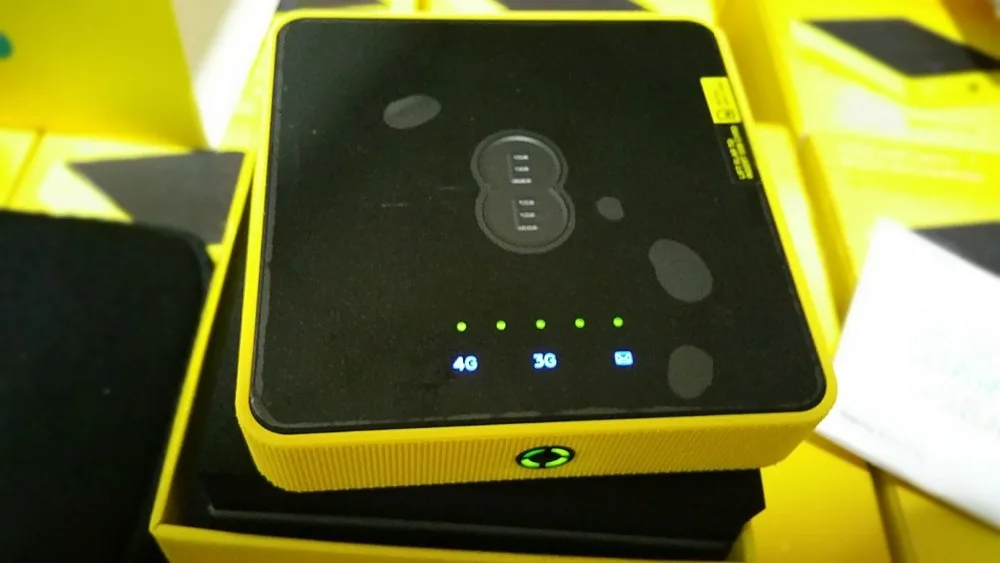 Новинка | Разблокированный EE Alcatel Y854 4G Мобильный широкополосный WiFi черный/желтый