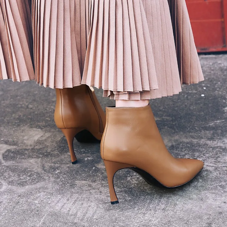 Сексуальные туфли на каблуке острым ботильоны Studed замшевые черные Осенняя обувь