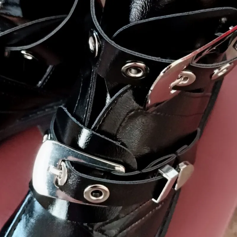 silver buckle Модные женские летние сандалии с пряжкой; кожаные туфли с перфорацией в байкерском стиле; Повседневная обувь в стиле панк; сандалии на блочном каблуке - Цвет: silver buckle