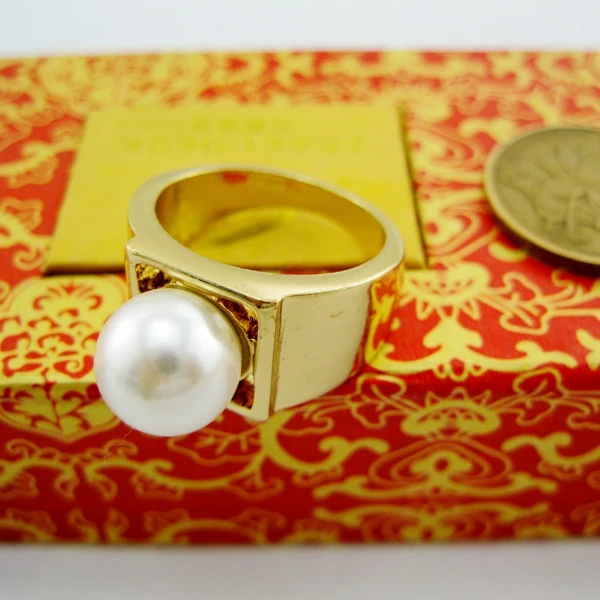 Кольцо из сплава с имитацией жемчуга и кристаллами | Украшения аксессуары