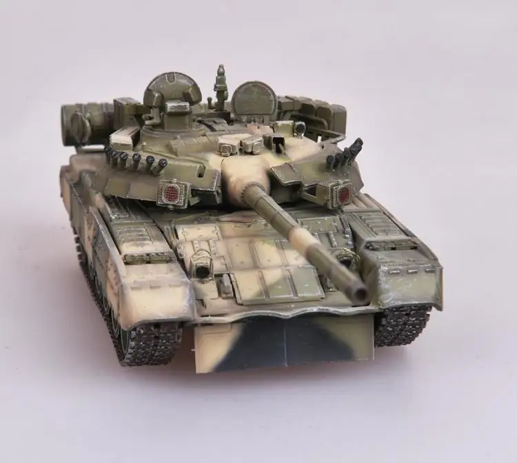 Сборная модель боевого танка для T-80UK русской армии 1/72 |