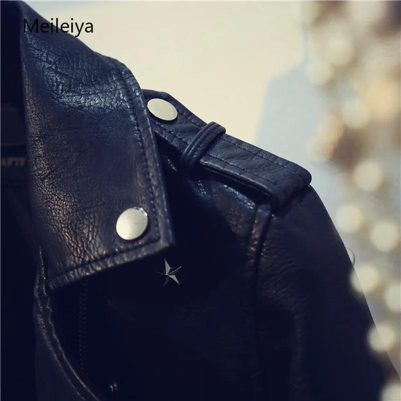 Женская кожаная куртка черная с заклепками в Корейском стиле на весну-осень 2019