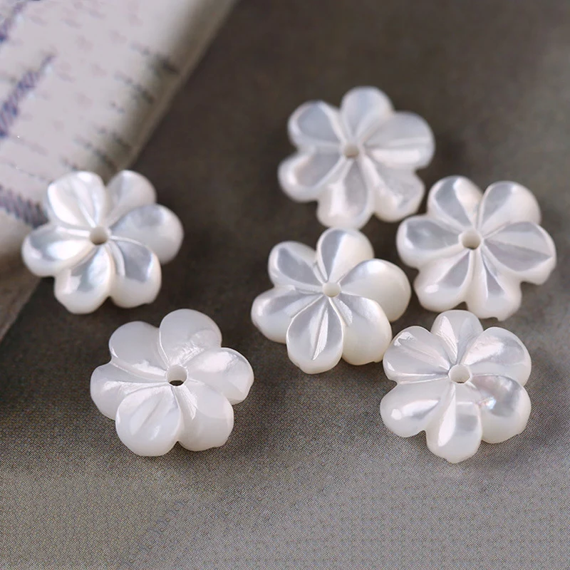 Белый натуральный цветок из ракушек бусины резные ветряные мельницы узор в виде