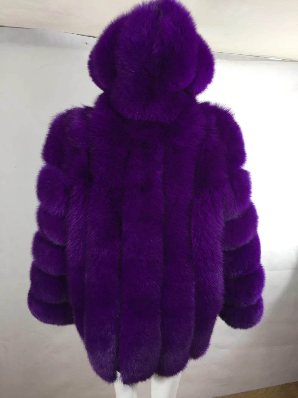 Custom настоящий фиолетовый плащ с капюшоном из лисьего меха вертикальными