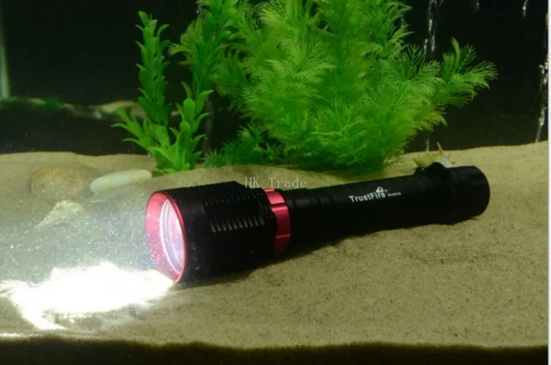 

TrustFire DF010 LED Diving flashlight CREE XHP70 1600 Lumens Diving By 26650 Battery flashlight