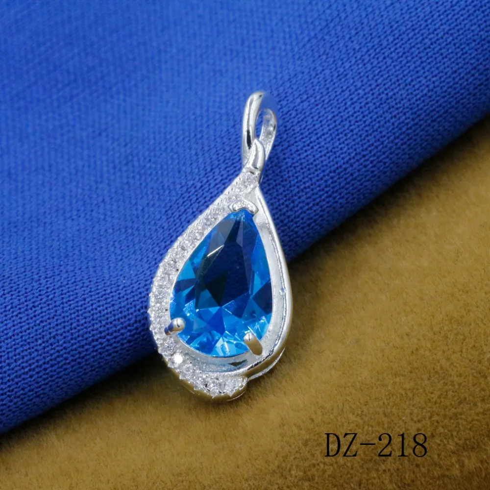 Изящная удлиненная Подвеска из серебра 925 пробы с мозаикой кристаллов