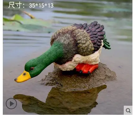 Животные питьем воды утка в саду пруд сад бассейн каменистых рыбок из смолы