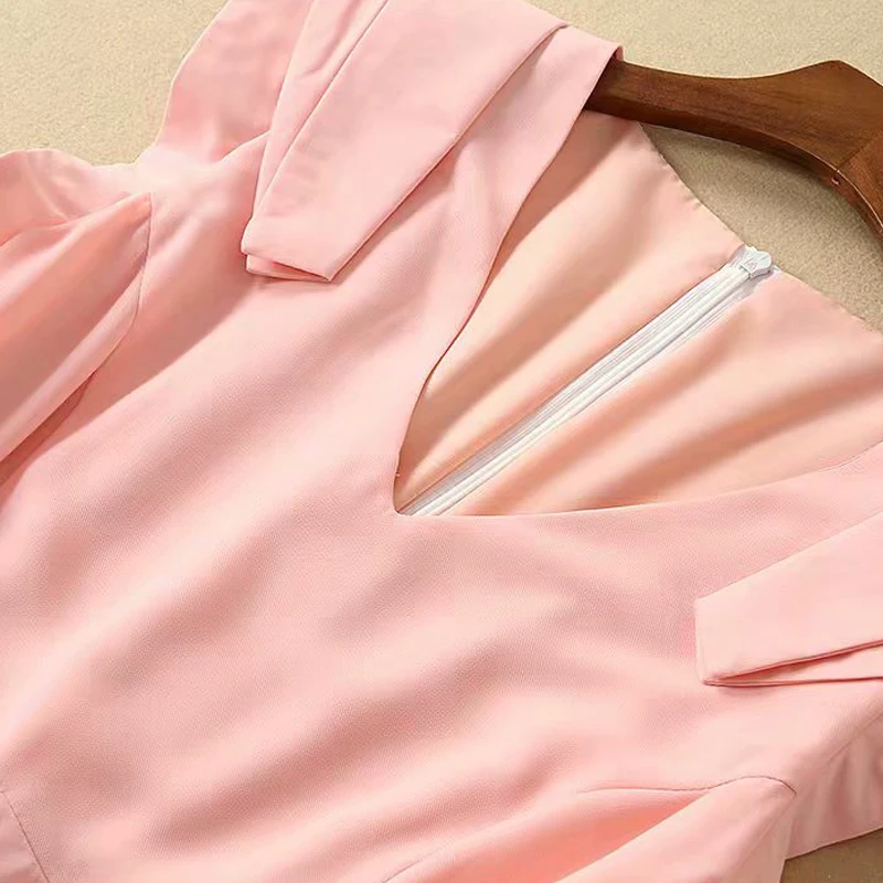 Женское облегающее платье дизайнерское в стиле ретро с треугольным вырезом для