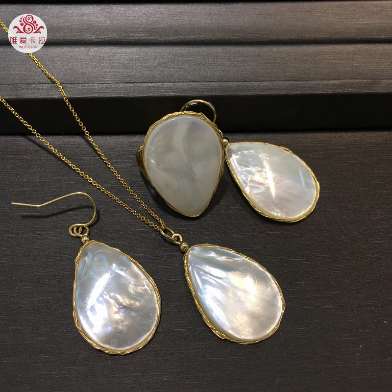 

WEICOLOR Newest Design! Hand-made White Shell Pendant,Earring Drops And Ring With Mixed Golden Metal Item, Long Time Keep Color!