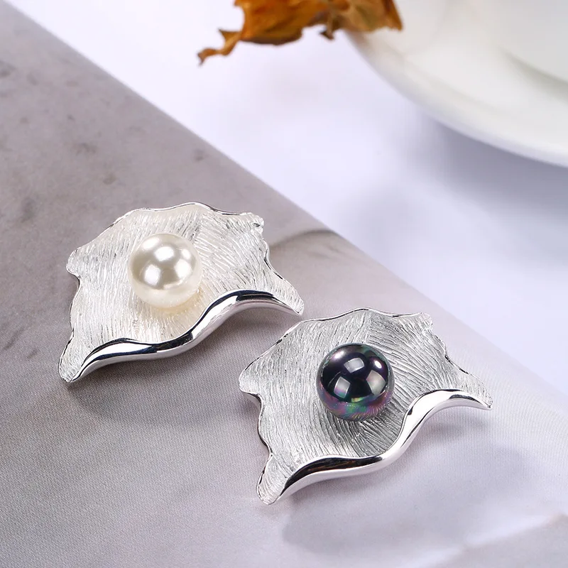

S925 Sterling Silver Leaf inlaid with Pearl Bead Pendant lady's high-end Joker clavicle sweater chain pendant wholesale
