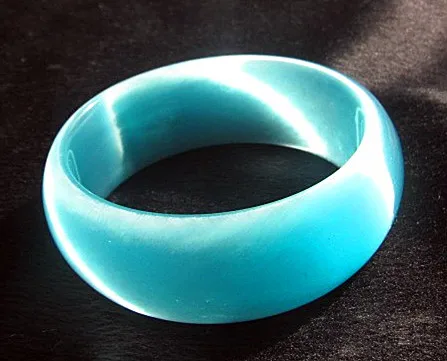 

96g Quartz crystal cat-eye blue crystal bracelet sold in Europe