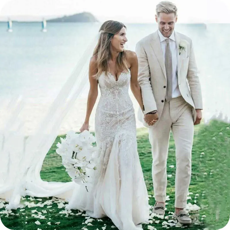 Свадебные костюмы для жениха и невесты. Оливия палермо свадебное стиль. Жених в светлом костюме. Жених в белом платье. Образ невесты в стиле кэжуал.