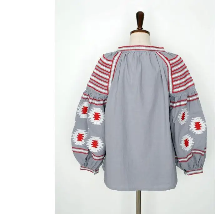 Богемная блузка в стиле бохо с длинным рукавом и v-образным вырезом белая синяя