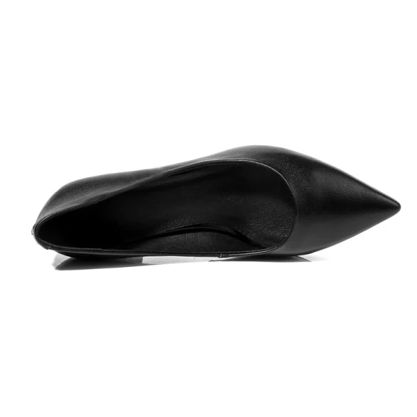 Модные женские туфли из натуральной кожи с острым носком на массивном каблуке