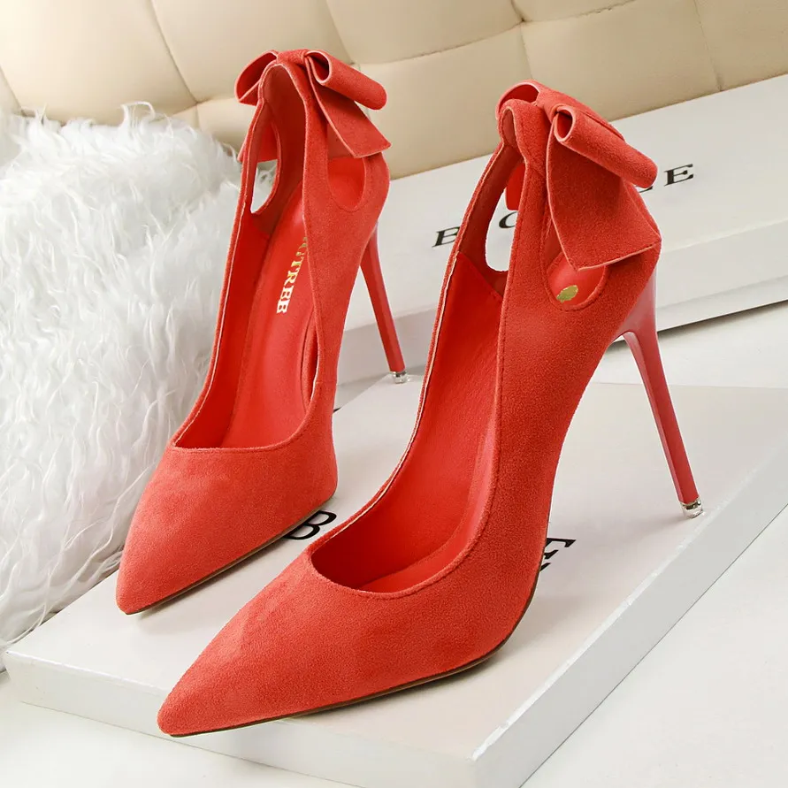 

Туфли-лодочки женские из флока, на низком каблуке, с острым носком, размеры 34-40