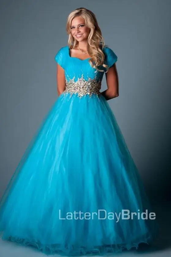 Синее бальное платье скромное на выпускной с рукавами-крылышками длинное в пол