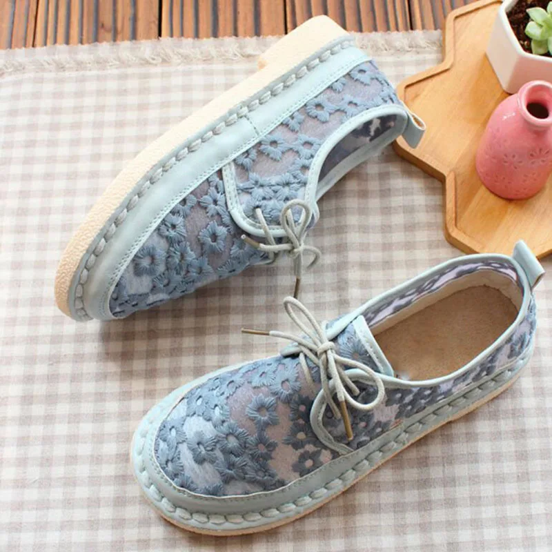 

New Women Flats Shoes Fashion Mesh Breathable Lace Embroidered Cut Outs Women Loafers Sweet Female Casual Soft Bottom Sandals