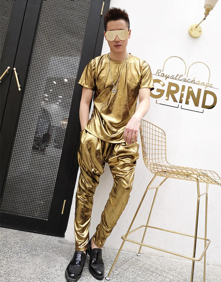 Костюм мужской Блестящий с золотистой футболкой Свободный Топ и штаны одежда для