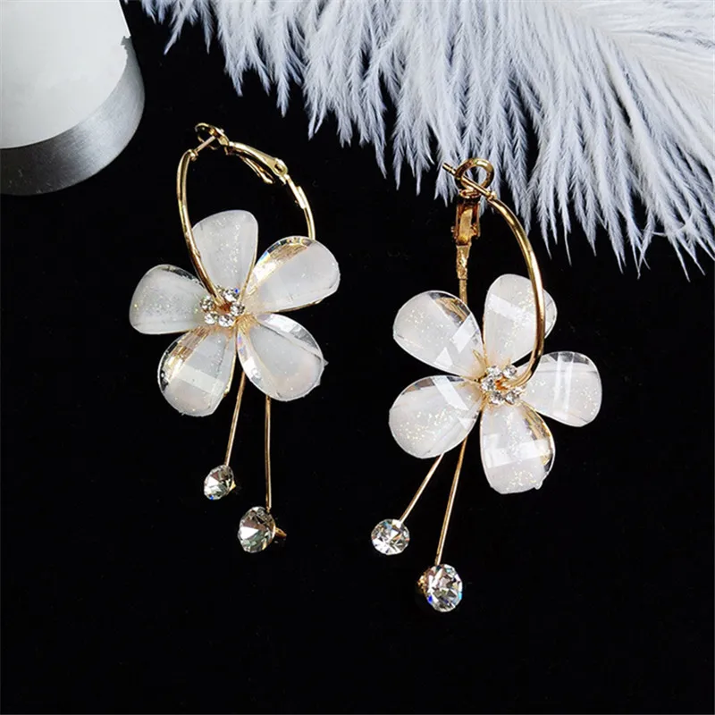 

Fashion stud earrings 2019 white Petal Acrylic camellia Tassel Earrings Women Popular golden crystal stud earrings for women