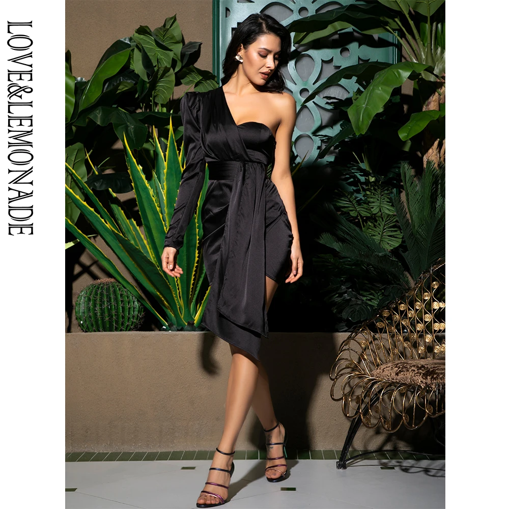 Женское вечернее платье LOVE & LEMONADE черное облегающее на одно плечо с рукавами