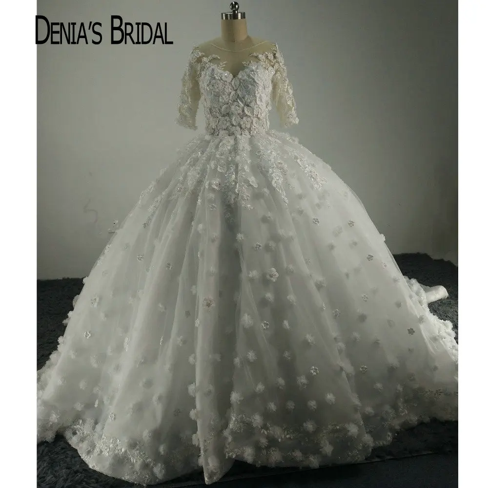 Гламурное дизайнерское бальное платье с круглым вырезом и аппликацией из бисера