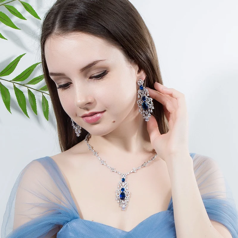 Женские серьги подвески с микро закрепкой BeaQueen зеленым кристаллом и кубическим