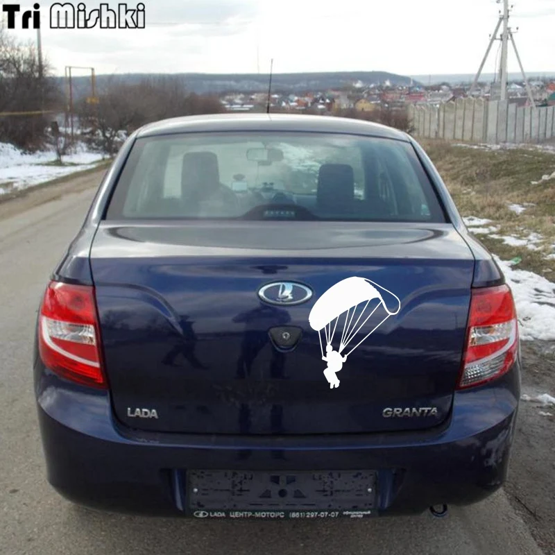 Tri Mishki HZX447 18.2*15см Парашютист за рулем наклейки на авто автомобиль наклейка