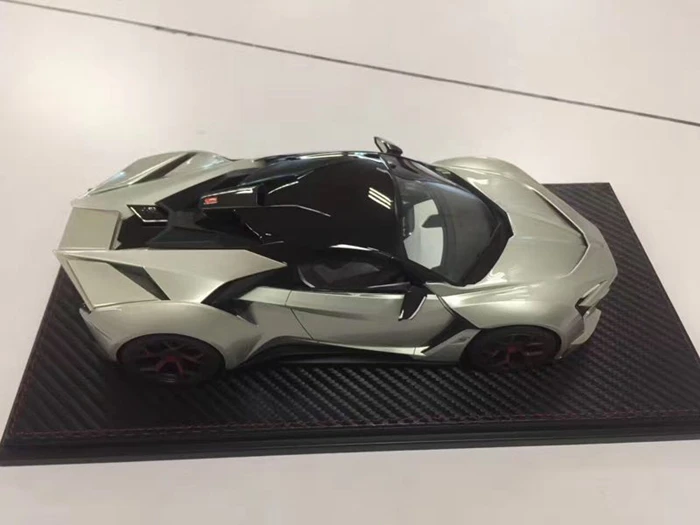 Полимерная модель автомобиля SophiArt WMOTORS Lykan Fenyr HyperSport 1:18(серебро)+ маленький подарок