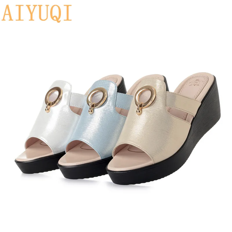 AIYUQI женские шлепанцы на платформе; Новинка года; летние женские сандалии из натуральной кожи; модная женская обувь на танкетке