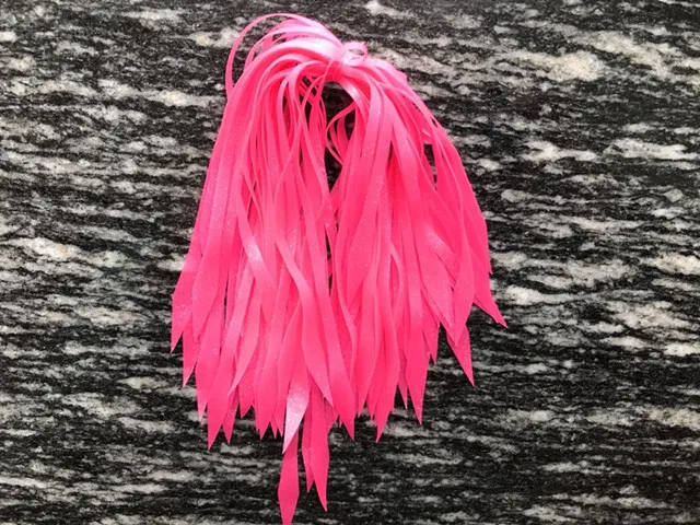 Розовый 50 шт. 5 цветов красочные силиконовые стример Spinnerbait Buzzbait резиновые приманки с крючками юбка различные цвета - Цвет: Розовый