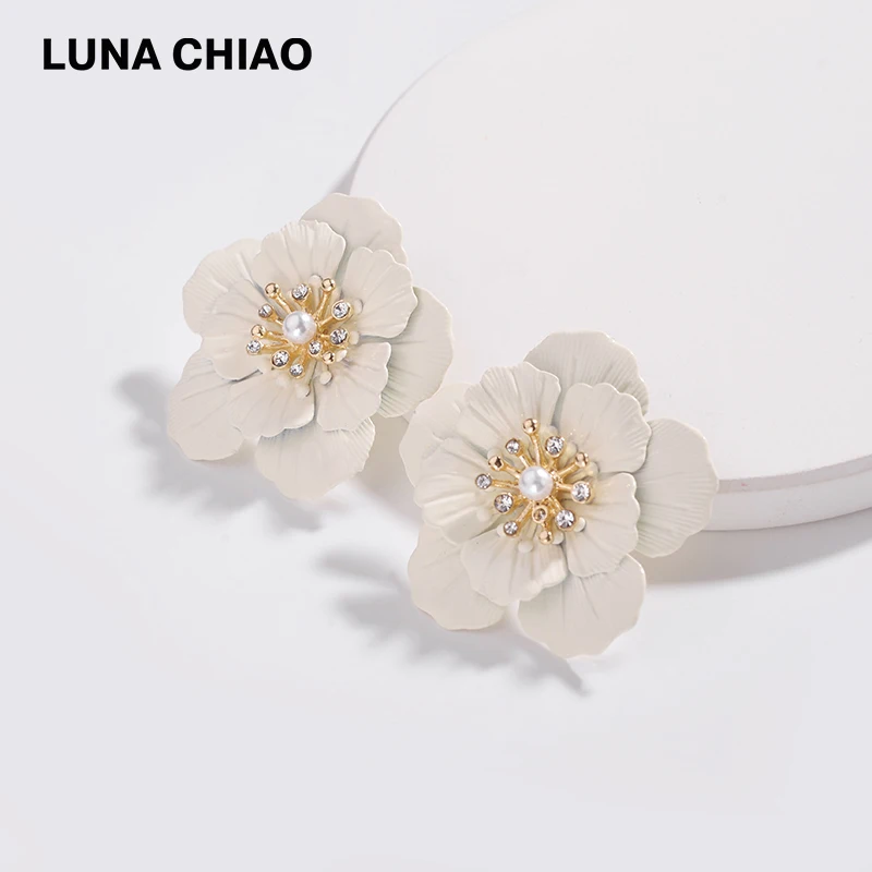 LUNA Чао 2018 осень новое поступление крем лакированный наслоения лепестки ромашки