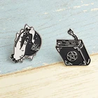 Хэллоуин необычный тренд искусственная эмаль металлическая книга дьявола пентаграмма Кристалл Волшебный шар аксессуары Форма Брошь булавка для подарка