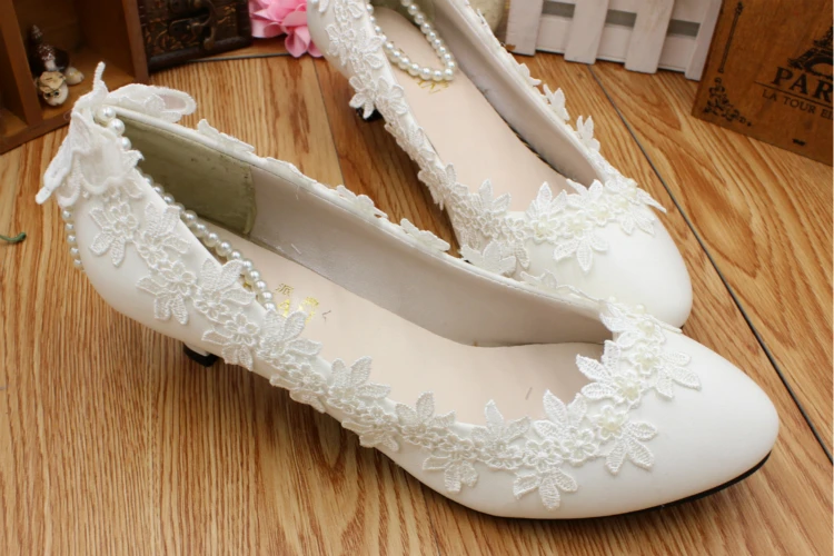 Свадебные туфли на низком каблуке 3 см Женская обувь с отделкой бисером и