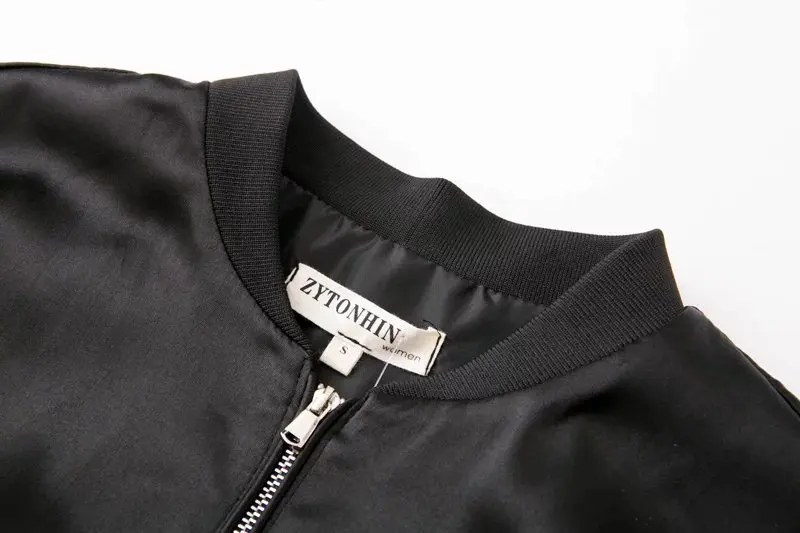 VOGUE! N Новая женская куртка-бомбер с вышитыми буквами украшенная заклепками