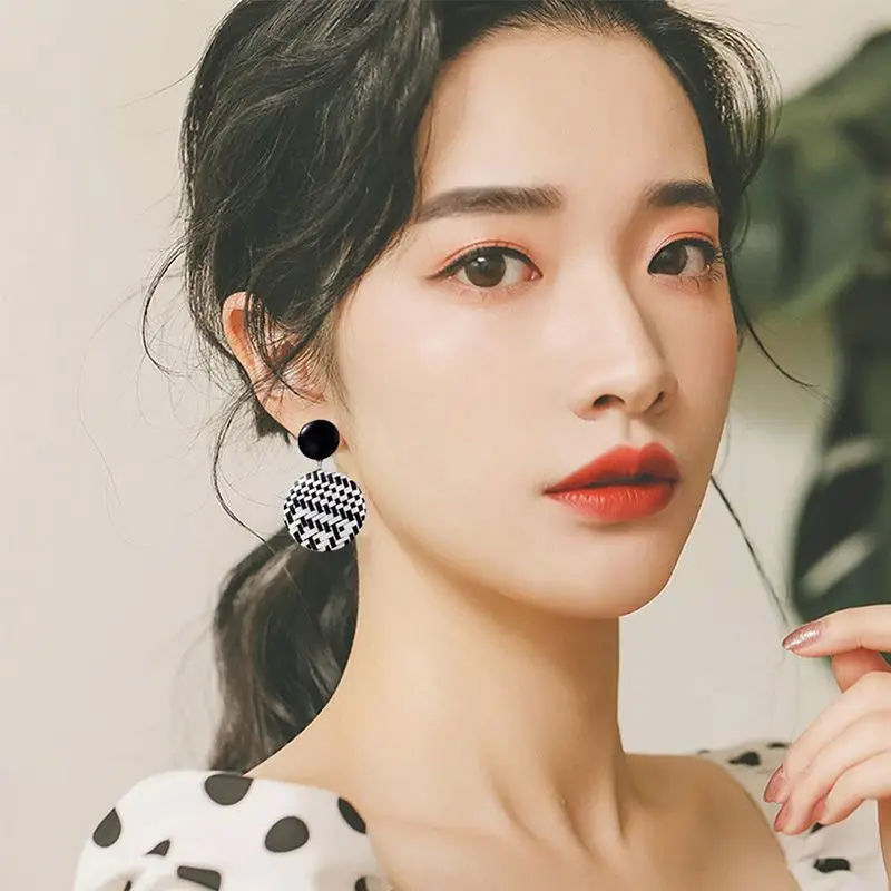 Серьги пусеты из ротанга и лозы корейские геометрические Винтажные серьги с