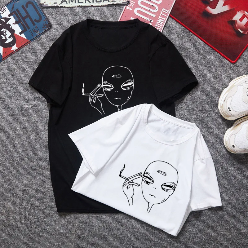 

New 2017 Summer Short Sleeve Casual T-Shirts Men Cotton White Alien cigarette Smoking Printing Funny Men's T Shirts