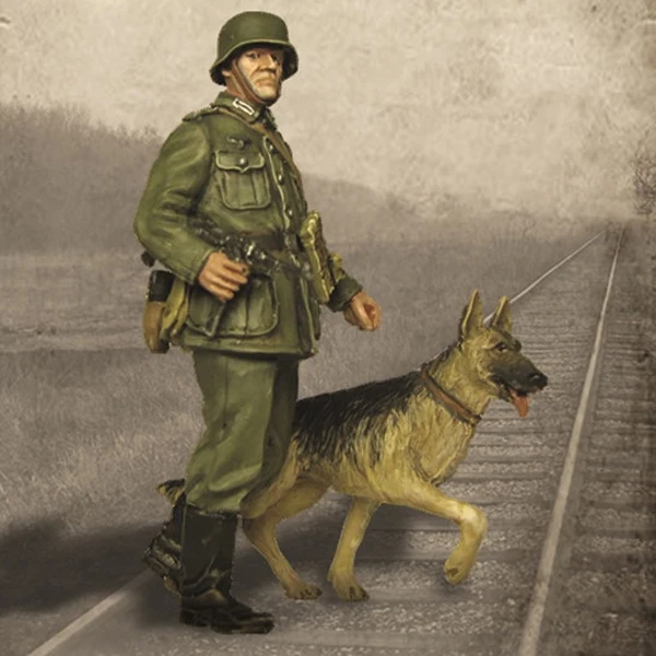 

1/35 Resin Figure Soldier Model German Soldier with Dog Unassembled Unpainted