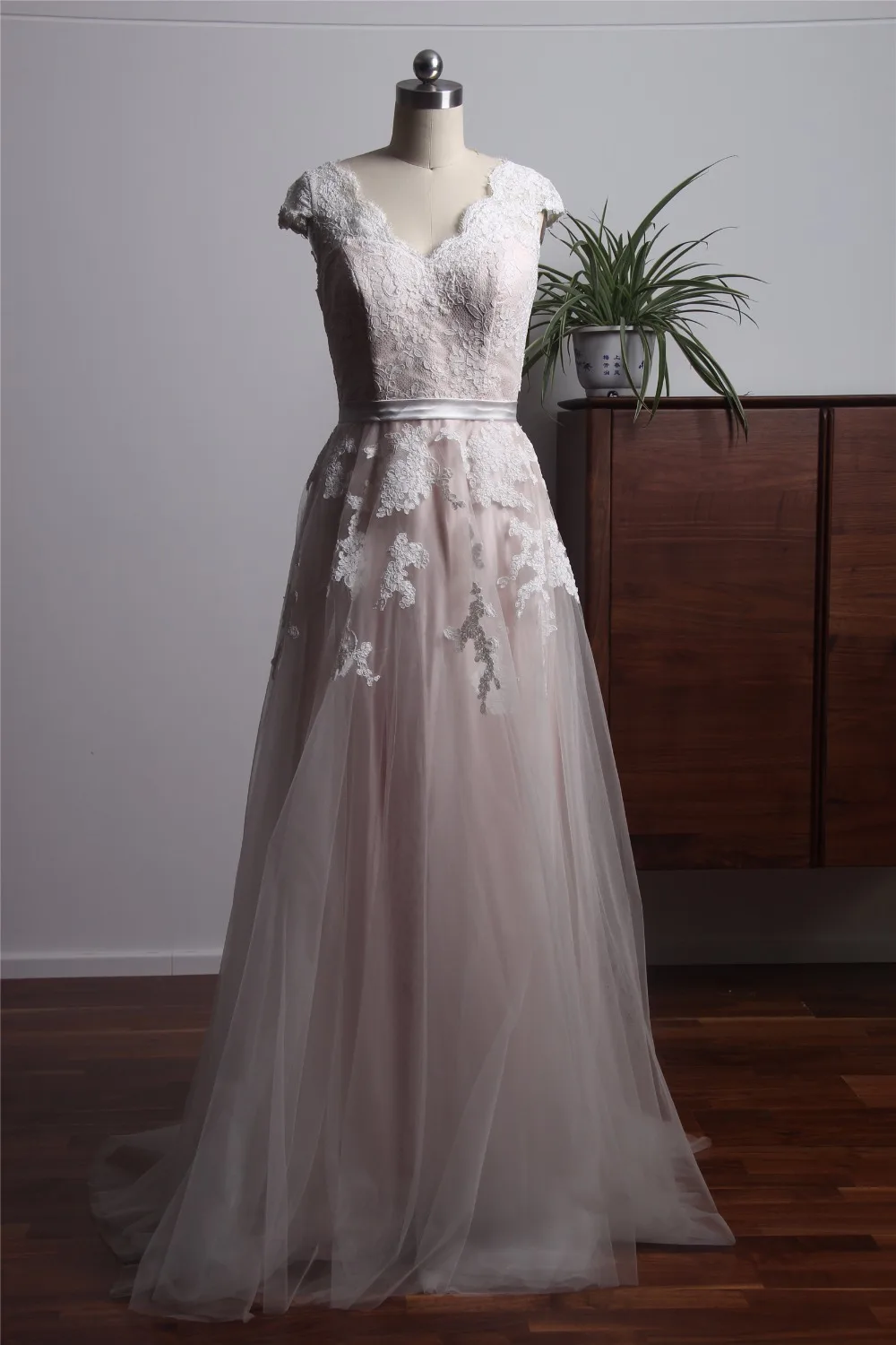 Новая мода 2018 выпускные длинные платья с v образным вырезом кружевные аппликации